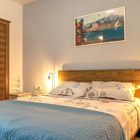 Arya Apartment *