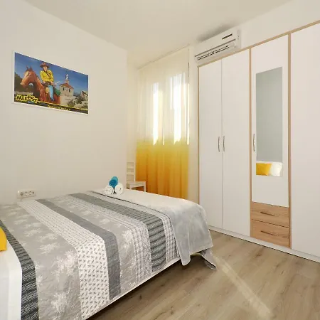 Apartment Arya Makarska